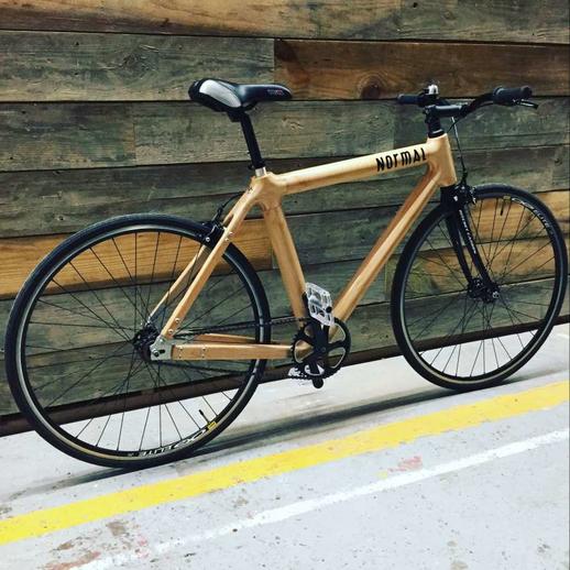 Компания Normal Bicycles представила новый велобайк из дерева, который отличается от других деревянных моделей